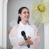 Potret Arumi Bachsin yang Sering Bikin Salfok dengan Kulit Super Putihnya, Sampai Dikira Pakai Stocking!