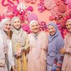 8 Potret Natasha Rizky di Momen Pameran Fashion Bareng Sejumlah Artis, Tampil Cantik Memesona dan Bersahaja dengan Riasan Minim