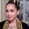 10 Potret Penampilan Nagita Slavina dan Raffi Ahmad Nikah Lagi Pakai Baju Pengantin Jawa