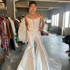 10 Potret Bio One di Acara Fashion Show, Bikin Penggemar Syok karena Pakai Gaun
