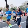 10 Potret Ussy Sulistiawaty Ikut Marathon, Berangkat Slay - Pulang Lepek Dikit