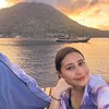 Deretan Potret Prilly Latuconsina di Banda Neira, Selalu Pamer Sunset Super Cantik!