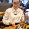 Potret Arumi Bachsin Kulineran di Korea Selatan, Gak Jaim Makan Ngemper Sampai Pungut Nasi Jatuh di Meja