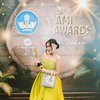 Deretan Potret Ziva Magnolya Terima Awards untuk Lagu Duetnya Bersama Lyodra dan Tiara Andini  - Tampil Cantik dengan Gaun Kuningnya! 