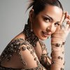 8 Potret Nia Ramadhani Pakai Outfit Mirip Kendall Jenner di Met Gala 2021, Plek-ketiplek Banget!