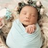 Baru Lahir tapi Udah Sadar Kamera, Ini 10 Potret Newborn Photoshoot Baby Azzura Anak Kedua Aurel-Atta