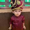 7 Potret Ganteng Baby Leslar Ikuti Perayaan Hari Diwali di Sekolah, Gayanya Udah Kayak Sultan Bollywood