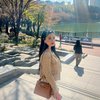 Potret OOTD Titi Kamal di Korea, Gayanya bak Masih Remaja 20an!
