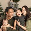 Randy Pangalila dan Keluarga Pemotretan bersama Jelang Natal, Bener-Bener Good-Looking Semua!