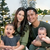Randy Pangalila dan Keluarga Pemotretan bersama Jelang Natal, Bener-Bener Good-Looking Semua!