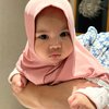 8 Potret Nakeya Ayu yang Makin Cantik, Netizen Dibikin Meleleh dengan Keimutan Anak Bontot Nola B3