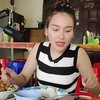 Sampai Nangis Gegara Kepedesan, Ini Potret Ayu Ting Ting saat Jadi Food Vlogger Cobain Makanan Langganan