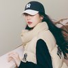 Tampil Sporty, Moon Ga Young Pancarkan Aura Penuh Pesona di Pemotretan Brand Fashion MLB Korea