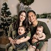Jarang Disorot, Intip Yuk Potret Harmonis Keluarga Randy Pangalila Menjelang Natal! 