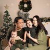 Jarang Disorot, Intip Yuk Potret Harmonis Keluarga Randy Pangalila Menjelang Natal! 