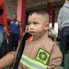 Potret Rayyanza Cipung Jadi Petugas Pemadam Kebakaran, Pesonanya Justru Bikin Gemas Netizen