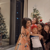 10 Potret Jessica Mila Hias Pohon Natal, Seru Bareng Ipar dan Mertua hingga Happy Bersama Suami