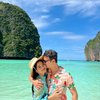 Berasa Honeymoon Lagi, Ini Potret Romantis Titi Kamal dengan Christian Sugiono saat Liburan di Thailand
