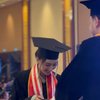 Potret Wisuda Sandrina Mazaya IMB, Kecantikannya Curi Perhatian!