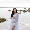 Potret Maternity Shoot Bella Bonita Istri Denny Caknan, Pakai Dress Putih hingga Pose Anggun di Pantai