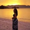 Potret Naysilla Mirdad di Labuan Bajo, Asik Nikmati Sunset hingga Diving Dekati Penyu