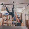 Gak Mau Kalah Sama Suami, Ini Potret Azizah Salsha yang Lakukan Gerakan Ekstrem saat Olahraga Pilates