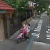 11 Potret Lucu Emak-Emak yang Tertangkap di Google Street View, Hasilnya di Luar Nurul!