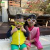 8 Potret Cipung Tampil Gemas dengan Kostum Renang Warna Kuning, Lucu Banget Kayak Minion!