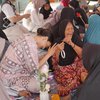 Selalu Tebar Kebaikan untuk Sesama, Ini Deretan Momen Yasmin Napper Jadi Relawan untuk Ibu-ibu Lansia