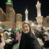 Potret Bunga Citra Lestari Sholat di Masjidil Haram bareng Suami, Komentarnya Masih Dipenuhi Hujatan Netizen