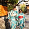 7 Potret Happy Salma Foto Bareng Anak di Jepang dengan Memakai Kimono