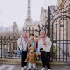 Disebut 2 Orang Paling Beruntung, Ini Potret Kompak Mbak Lala dan Sus Rini Temani Rayyanza-Rafathar Liburan di Paris 