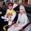 8 Potret Resepsi Royal Wedding Prince Mateen & Anisha Rosnah, Buket Permatanya Jadi Sorotan! 