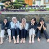 Tidak Lupa Teman Lama Saat Sukses, 8 Potret Fuji yang Masih Main dengan Sahabat SMA hingga Kenang Momen Kebersamaan Mereka! 