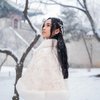Nikmati Salju di Korea, Lyodra Tampil Stylish dan Hangat dalam Balutan Hanbok