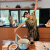 Potret Glenca Chysara Pakai Daster saat Masak, Tetap Cantik Meski Tampil Sederhana