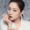 Cantik Banget Bak Boneka, Lee Sung Kyung Unjuk Pesona di Pemotretan Brand Perhiasan Damiani