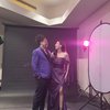7 Potret Indah Permatasari di Gala Premiere Film Agak Laen, Cakep Banget Kenakan Gaun Off-Shoulder