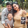 Umumkan Akan Punya Anak Kedua, Ini Deretan Potret Bahagia Andrew Andika & Tengku Dewi Putri Perlihatkan Baby Bump Serta Hasil USG! 