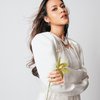 8 Hasil Pemotretan Terbaru Raisa Dengan Outfit Serba Putih, Cantiknya Unreal Banget!