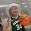 Potret Gemas Rayyanza Kasih Semangat Rafathar Tanding Basket di Sekolah