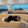 Jadwal Manggungnya Padat, Ini Potret Inul Daratista yang Gak Malu Tidur di Ruang Tunggu Bandara