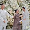 17 Potret Pertunangan Ayu Ting-Ting yang Sempat Dirahasiakan, Cantik Dalam Balutan Busana Adat Melayu