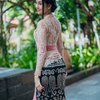 10 Potret Anya Geraldine Tampil dengan Kebaya Bak Gadis Bali, Aura Kalemnya Terpancar!