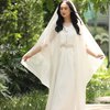 Deretan Potret Laura Moane Pakai Dress Kaftan Putih, Cantik bak Bidadari Jatuh dari Langit