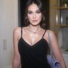 10 Potret Luna Maya Pakai Dress Hitam di Acara COACH, Disebut Mirip Angelina Jolie!