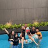 Potret Yeni Inka Asyik Staycation di Batu Malang, Sempet Kelelep di Kolam Renang Jadi Sorotan