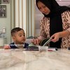 Antusias Banget! Ini Momen Rayyanza Cipung Belajar Mengaji saat Ramadan Bareng Sus Rini