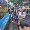 Deretan Potret Fuji dan Fadly Faisal Jajan Takjil di Pasar Ramadan, Borong Apa Aja nih?