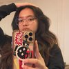8 Potret Mirror Selfie Lovely Rumingkang Putri Angel Karamoy, Tetap Cantik Meski Gak Pakai Makeup!
